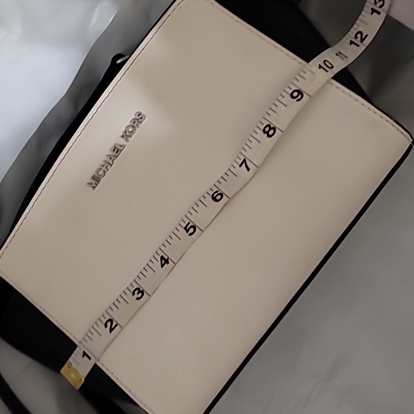 Michael Kors Crossbody - Picture 4 of 9